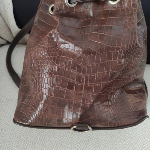 Brown bucket bag with shoulder and crossbody strap