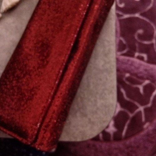 Red shoulder bag like new with black chain