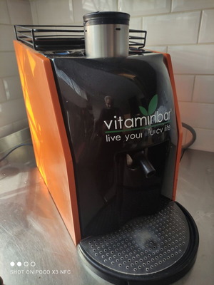 Vitamin Bar tabletop juicer used for fruits and vegetables
