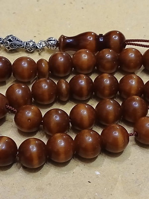 Bakelite worry beads, vintage metal elements, 33 beads