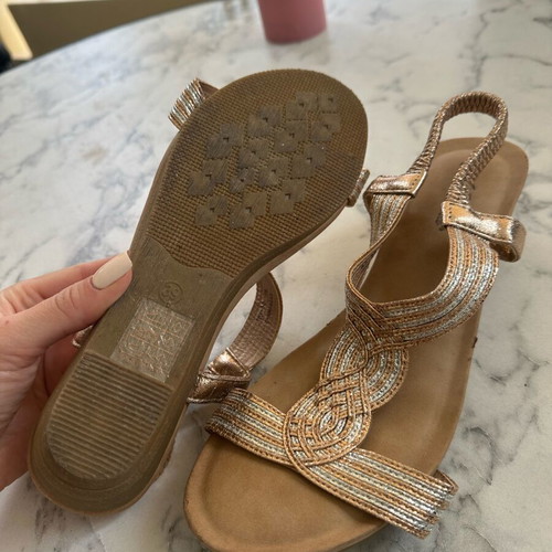 Gold flat sandals size 39 like new, summer style