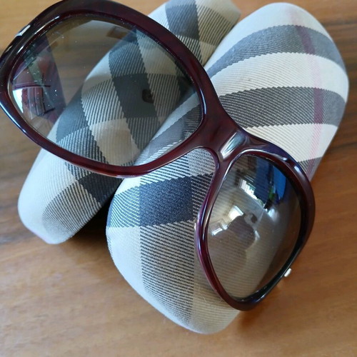 Burberry sunglasses used, acetate, burgundy color