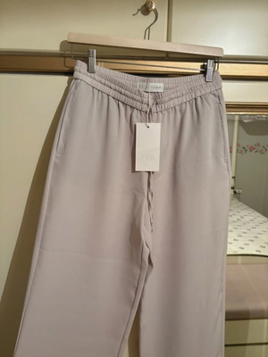 Zara pants new with tags, beige, size XS