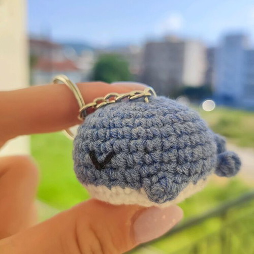 Knitted whale keychain new, handmade in sky blue and white