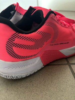 Γυναικεία παπούτσια padel Bullpadel 38.5 σαν καινούργια