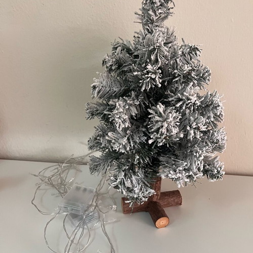 Snowy tabletop tree with lights like new 40cm