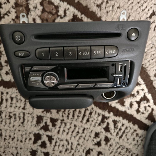 Toyota Yaris 2000-2002 factory radio used with new Osio source