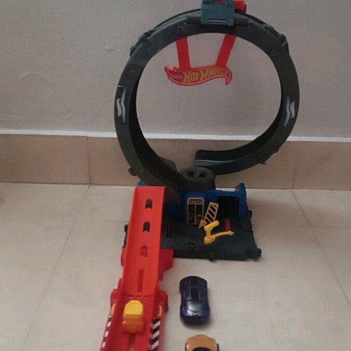 Mattel Hot Wheels City Bat Track like new with two cars
