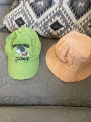 Set of two hats for 1.5-2 years like new