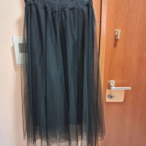 Long skirt with tulle new, black one size