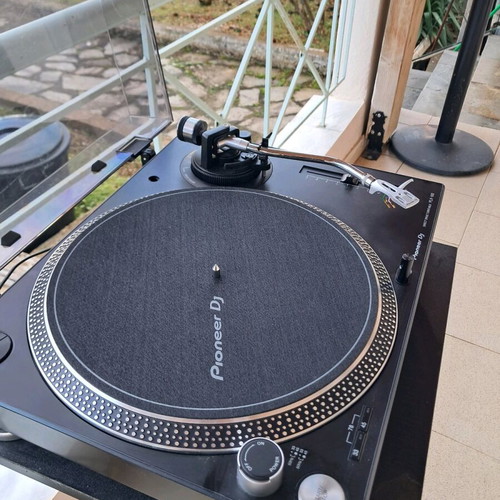 Pioneer PLX-500 turntable pair like new