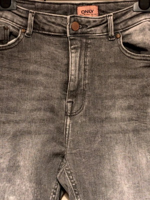 Only skinny jeans with washed look like new, size M