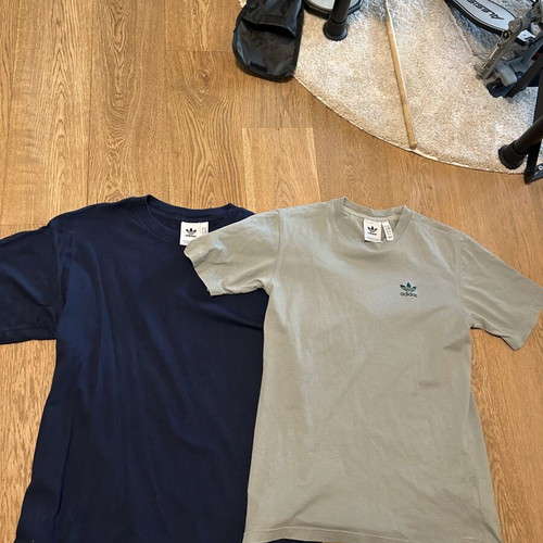 Adidas t-shirt set like new, baggy fit, size XS, blue and green