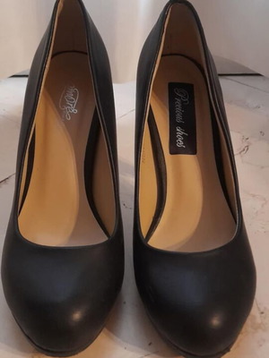 Black pumps used, size 37, 10 cm heel