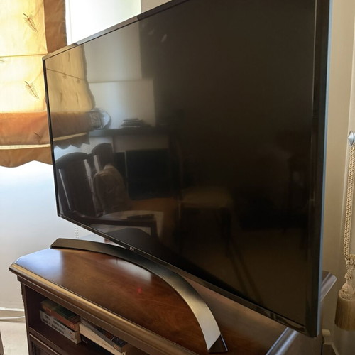 LG 49 4K Smart TV 49UJ634V with EON Smart TV Box like new