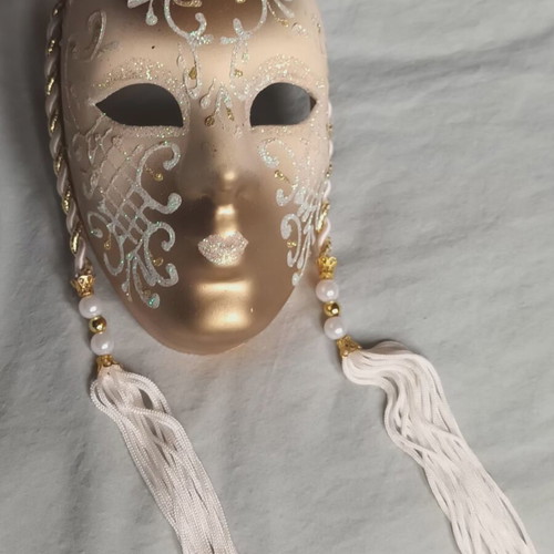 Ceramic decorative mask columbina like new, height 17cm