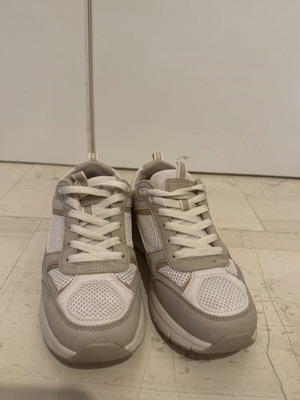 Athletic shoes like new, beige, size 38
