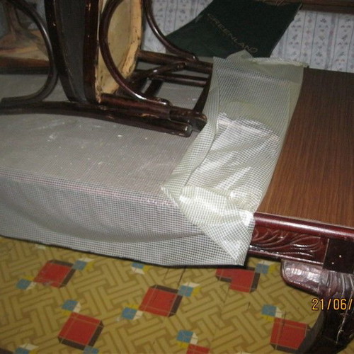 Table with lion legs and 4 chairs used