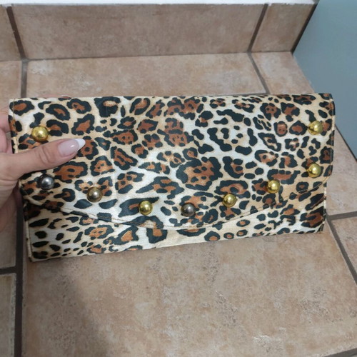 Envelope bag like new with animal print