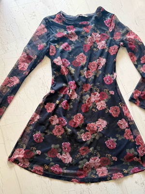 Stradivarius floral mini dress like new with sheer sleeves