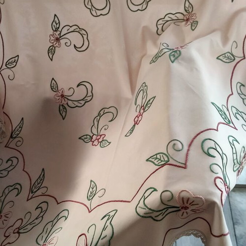 Vintage embroidered round tablecloth Rotonda diameter 1.48m