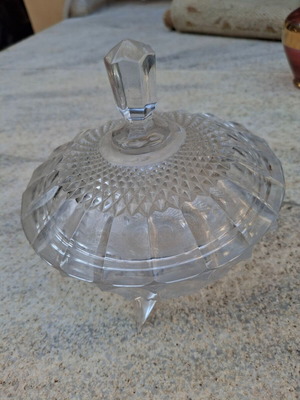 Crystal fondue pot used with nice design