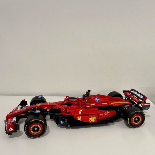 Lego Technic Ferrari SF-24 F1 model like new