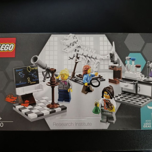 Lego Ideas Research Institute Women in Science new sealed set #21110