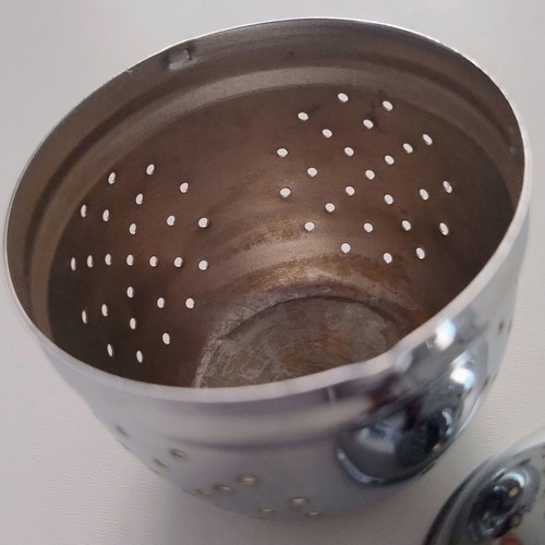 Large stainless steel tea and herb infuser ball with chain, like new