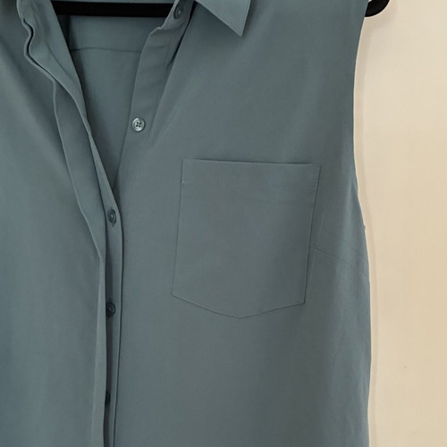 Athleta Everlasting Tank sleeveless button-up shirt size L, like new, grey green