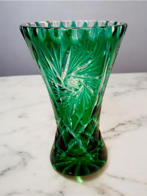 Green crystal vase new from Anna Hütte Bleikristall