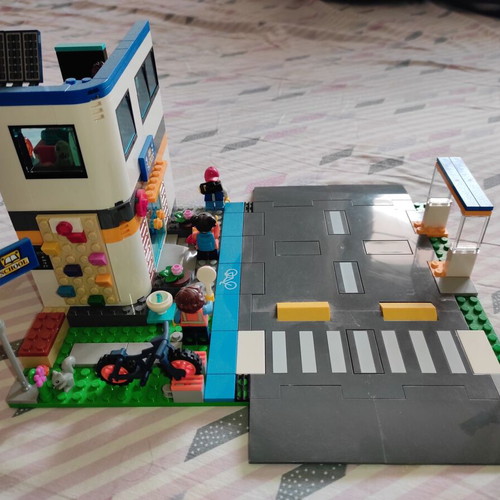 Lego City 60329 like new, with instructions without box