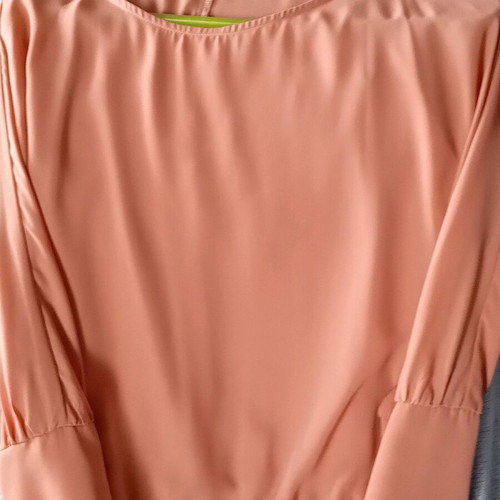 Toi Moi blouse like new, peach color with bold cuffs, size M