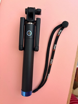 Self stick 57cm opening like new