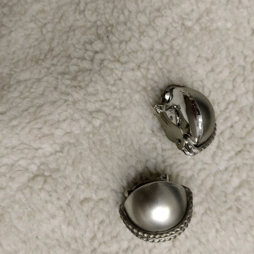 Clip-on earrings new