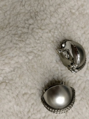 Clip-on earrings new