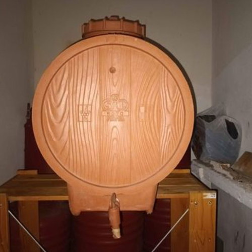 Plastic wine barrel 100 liters used in excellent condition