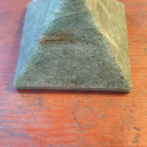 Pyramid green aventurine like new