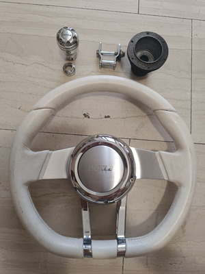 Isotta car steering wheel used with hub and gear lever