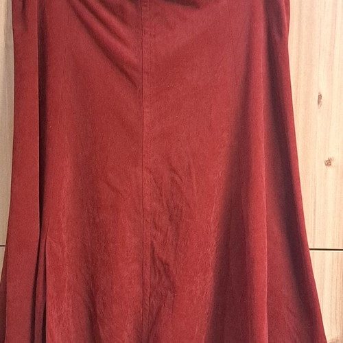 Skirt red, like new, size 4XL