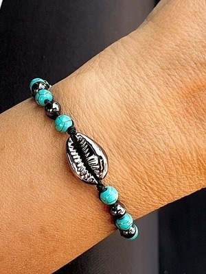 Handmade macrame bracelet with black shell and semi-precious stones