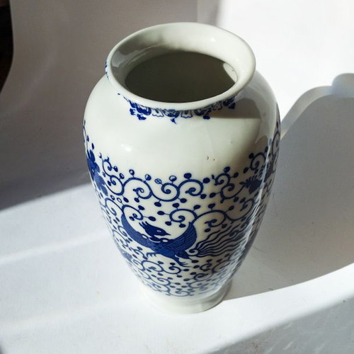 Porcelain vase blue and white Chinese style like new with phoenix design