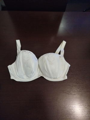 Σουτιέν ζαχαρί με μπανέλα push up καινούργιο Gorsenia 75Ε και 80Ε με κέντημα και πούλιες