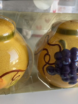 Summer Living Salt and Pepper Shaker Set new, large round fruity design