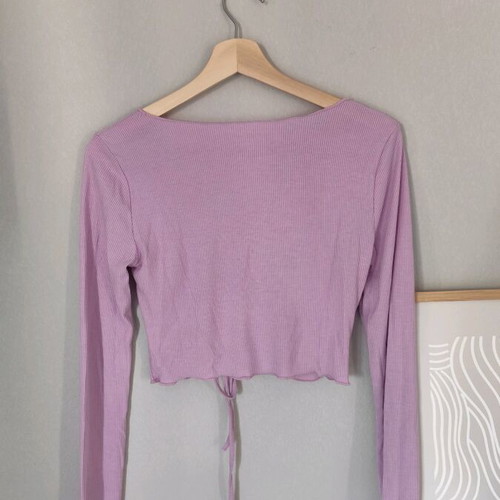 Blouse like new with adjustable drawstring length, crop style