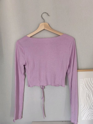 Blouse like new with adjustable drawstring length, crop style