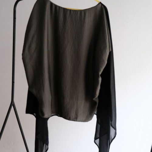 Seva long-sleeve blouse like new, size L, olive and black