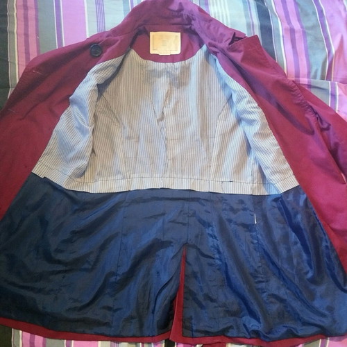 Bordeaux Elegance trenchcoat like new, deep red cotton fabric