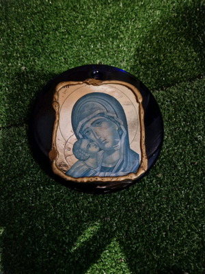 Παναγία η Γλυκοφιλούσα ή Ελεούσα μεταχειρισμένη, διακοσμημένη σε μπλε γυαλί