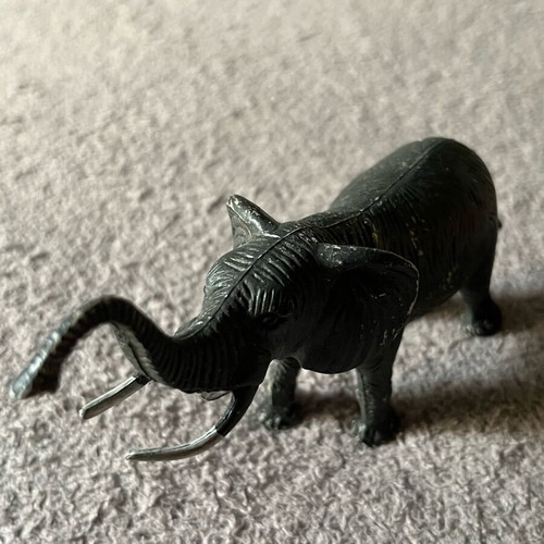 Elephant figure used without box